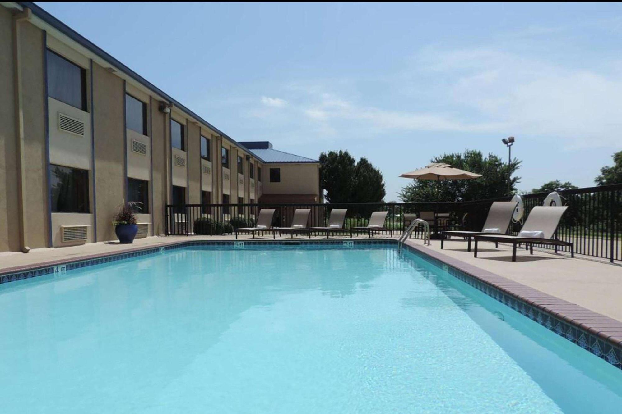 Baymont By Wyndham Ardmore I-35 Exterior photo