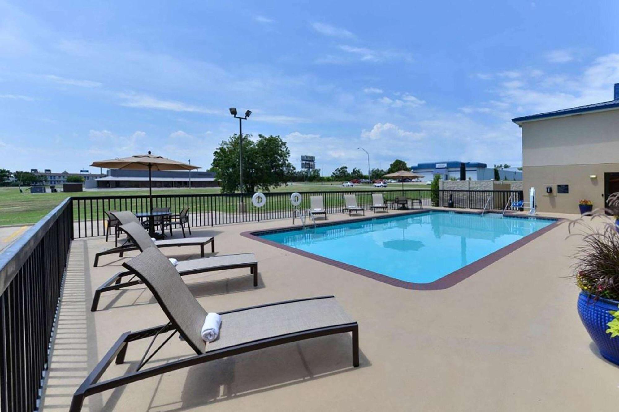 Baymont By Wyndham Ardmore I-35 Exterior photo