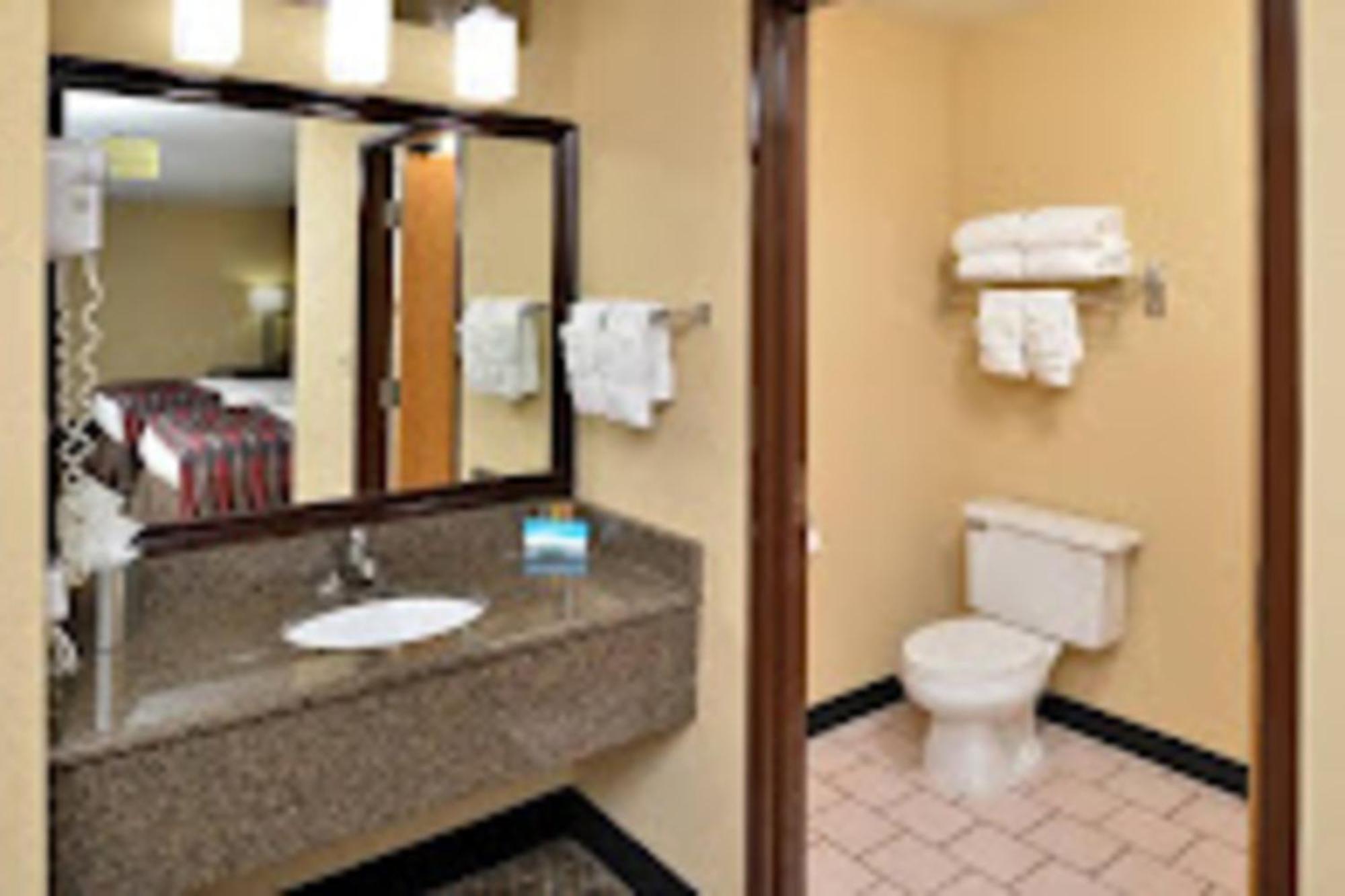 Baymont By Wyndham Ardmore I-35 Exterior photo