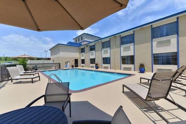 Baymont By Wyndham Ardmore I-35 Exterior photo