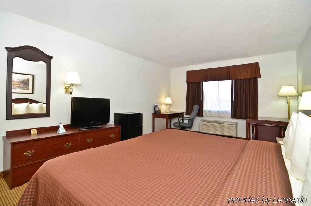 Baymont By Wyndham Ardmore I-35 Room photo
